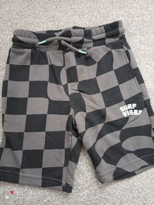 NEW.boy's shorts. Age 6/7