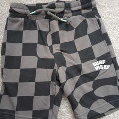 NEW.boy's shorts. Age 6/7