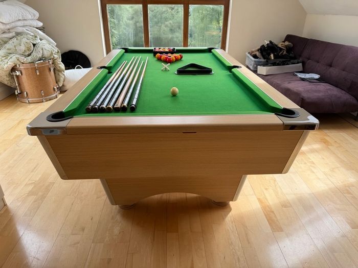 DPT Slate Bed Pool Table - Made In UK - Cues / Balls/Triangle