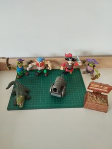 Keenway Pirate Action Figure Playset  Figures, Cannon, Chest, Croc