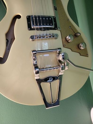 Duesenberg Starplayer TV Everest White Semi-Acoustic Guitar