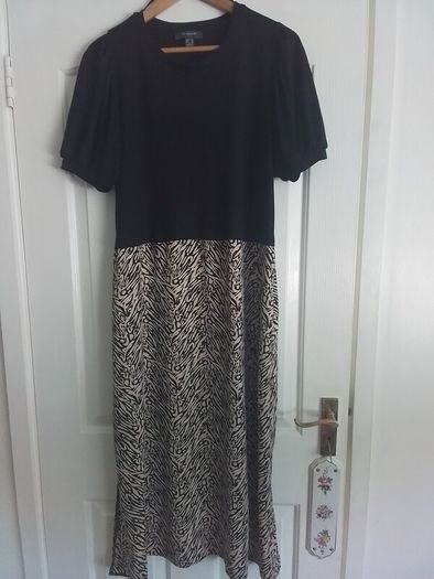 Dresses/Lightweight Summer Dresses .. 7.00euro each or Four for 20.00euro