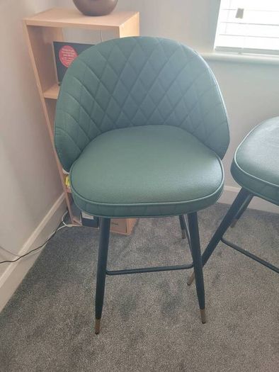 2 new Kitchen Island Stools