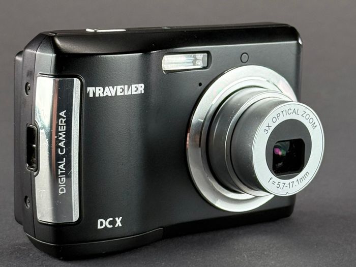Traveller DC X digital camera