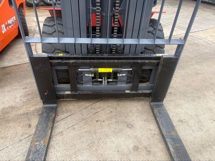 Diesel forklifts 2.5,3,3.5,5 ton available