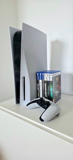 PS5 Disc edition + 6 games + controller