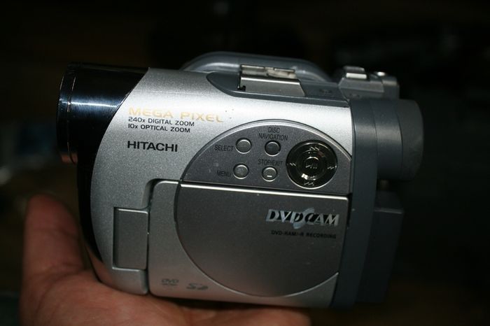 Hitachi DZ-MV3000E PAL DVD and DS  Video Camcorder 10x Optical Zoom 240x Digital Tested & Working.