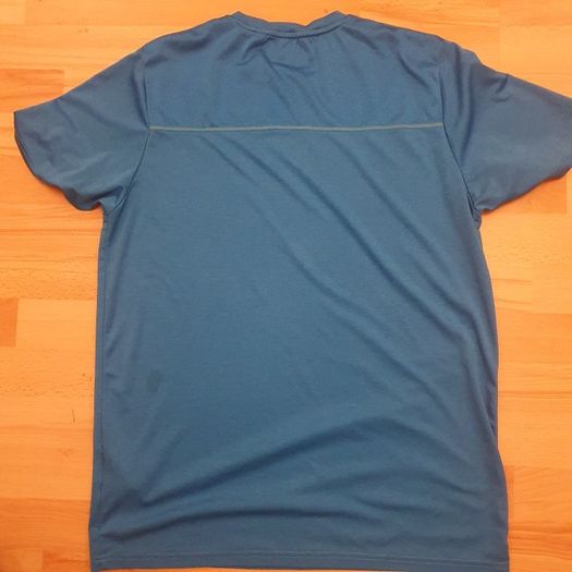 Tee Shirt/Ellesse Becketi Tee Shirt .. Size: X-Large .. Price Drop
