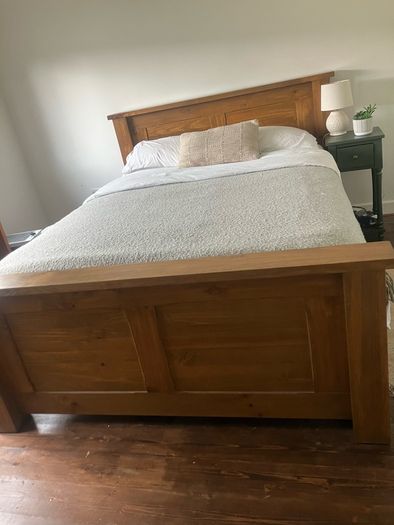 Kingsize bed with Mattress