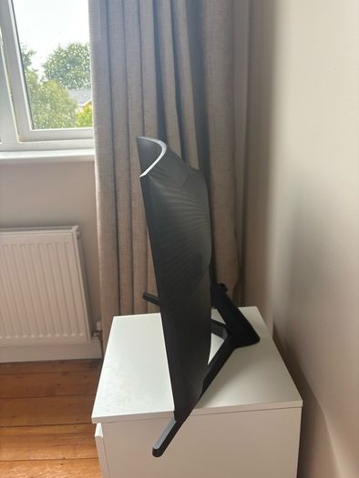 27inch Samsung Oddessy curved gaming monitor