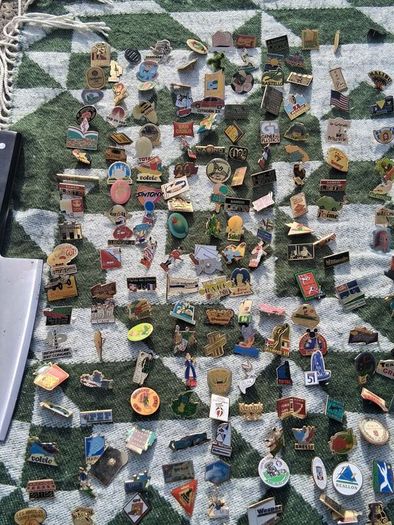 900 Vintage Enamel Pin Badges(rrp 1800-2500 euro)