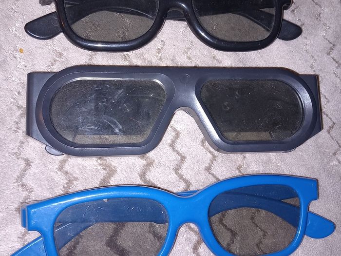 3 pairs of 3d glasses