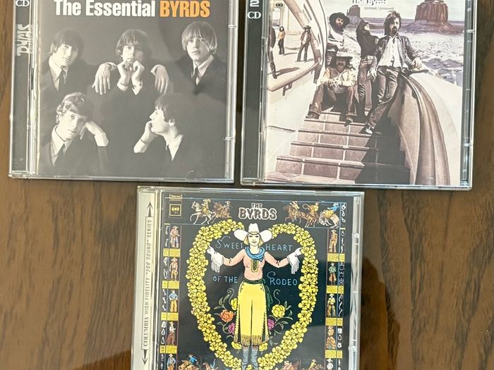 Three Byrds CDs. Two double albums. Perfect condition. Five euro each.