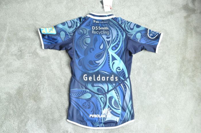 Cardiff Blues Player Fit Rugby Jersey Shirt 2012 Rare Wales Free Post
