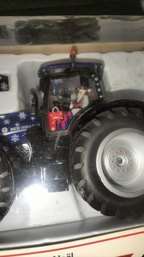 Siku New Holland Christmas Tractor