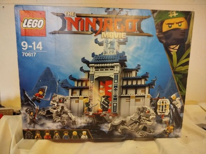Lego Ninjago 70617 Temple of The Ultimate Ultimate Weapon