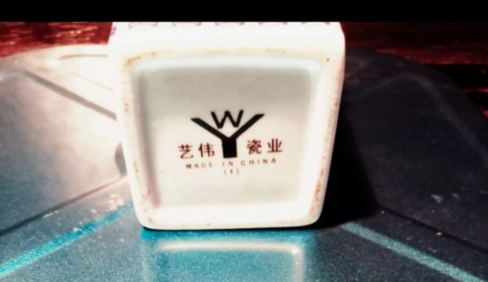 Yiwei Porcelain  Trinket Holder.