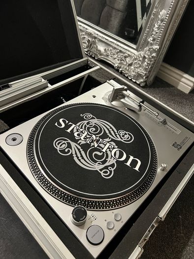 Mint Set Of Stanton STR8-60 Turntables