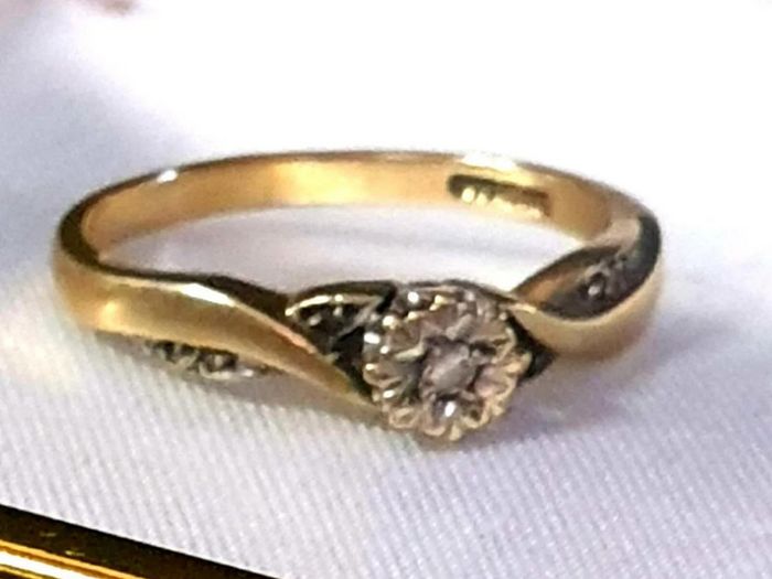Vintage Hallmarked 9ct Gold Diamond Ring