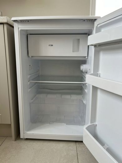Beko Under Counter Fridge with Ice Box Model UR584APW