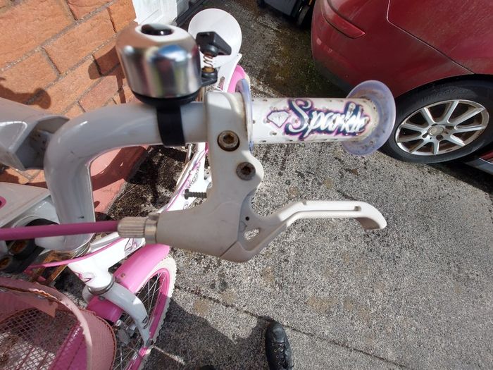 GIRLS BIKE (Sparkle) with Basket, 20 inch wheels, in excellent condition. See Pictures
