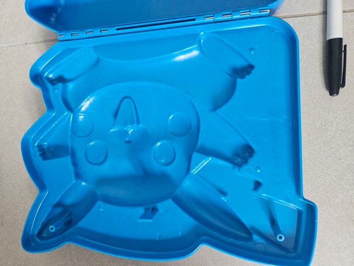 Vintage 1999 Pokemon Pikachu Nintendo Rose Art Plastic Carrying Case