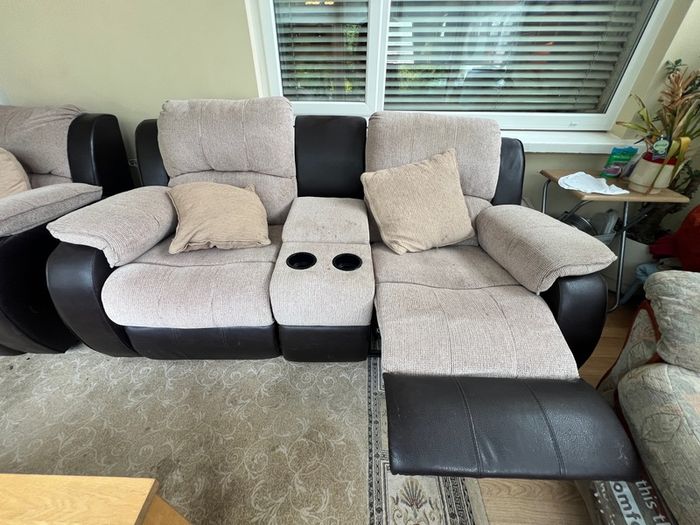 Comfortable 2-Seater Recliner Sofa with Storage Console & Cup Holders - Beige/Black
