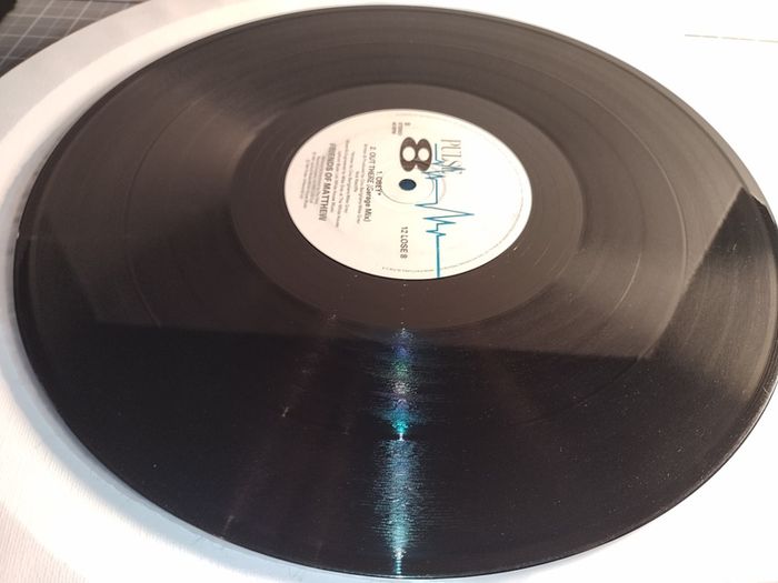 Friends Of Matthew - Out There! - Pulse-8 Records - ORIGINAL Official PRESSING! QUALITY Easrly 90s BREAKS! Condition EXCELLENT!