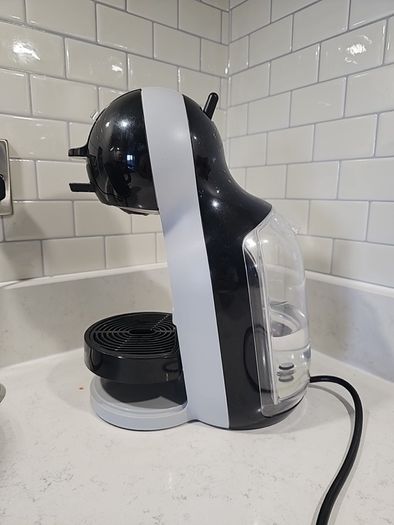 Nescafe Dolce Gusto coffee machine rarely used like new.