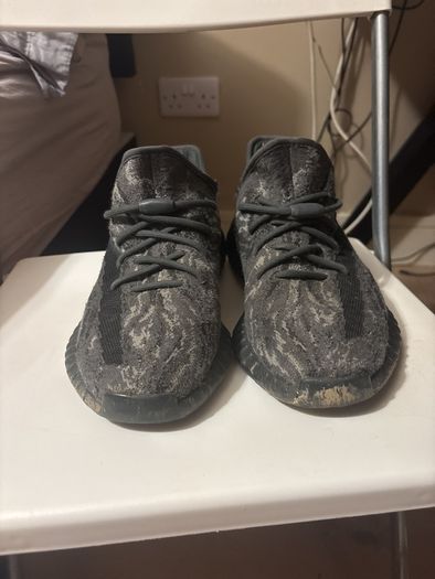 YEEZY 350 Graphite