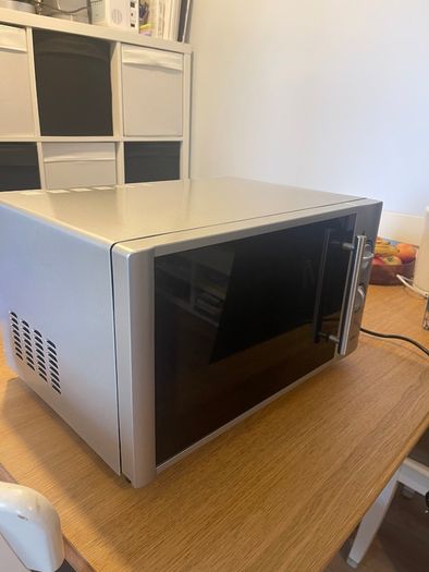 PowerPoint 25L 900W microwave