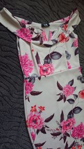 Floral Cap Sleeve Crossover Dress. Size 10