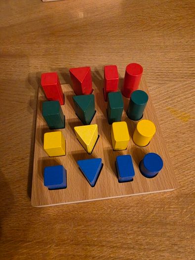 Wooden Montessori Geometric Shape Sorting Set - 16 Pieces with Sorting Board and Storage Box