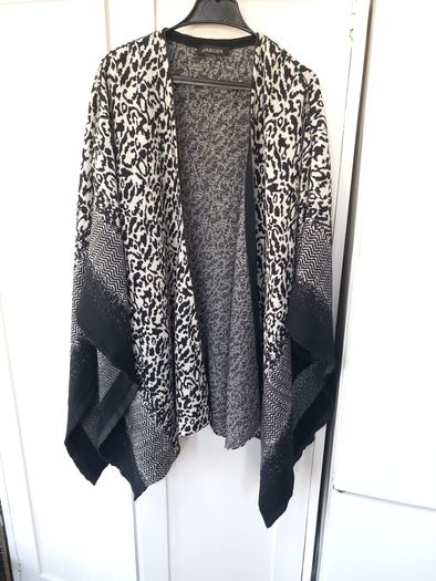Jaeger 100% Knitted Wool Cape