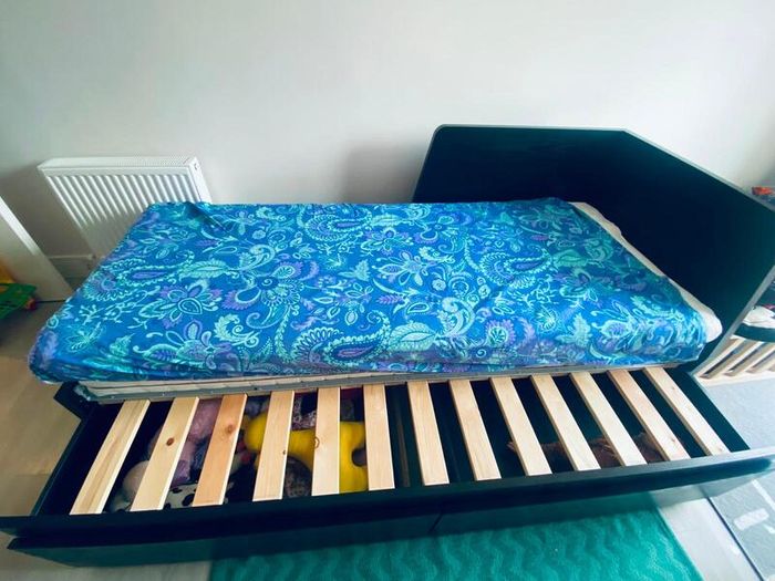 Single bed turns into double