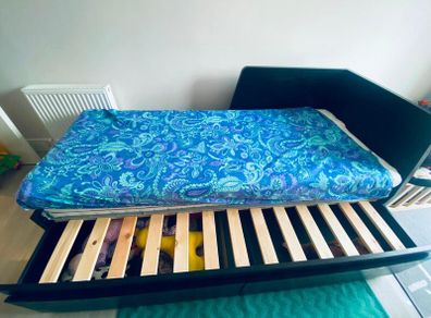 Single bed turns into double