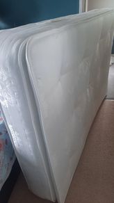 4ft Mattress- like new