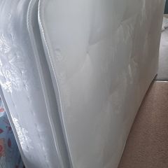 4ft Mattress- like new