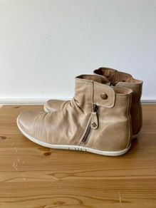 Perlatto flat ankle boots size 7