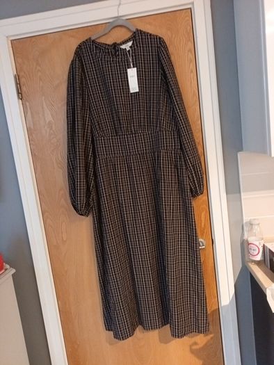 M&S  Dress.   S. 22 Tall.     B.N.W.T
