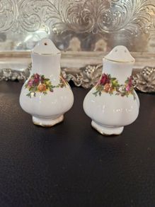 Old country roses salt and pepper set