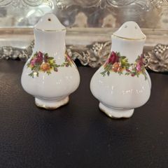 Old country roses salt and pepper set