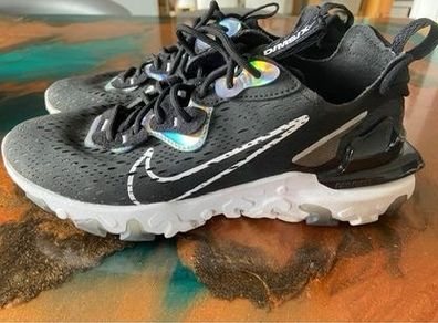 Nike Air Reacts size 5.5