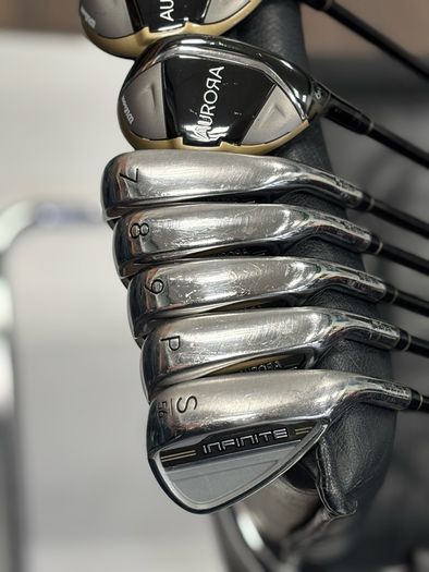 Ladies Wilson Aurora Golf Club Set