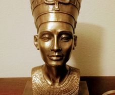 Vintage Veronese Bronzed Resin Egyptian Queen Nefertiti Bust Statue.