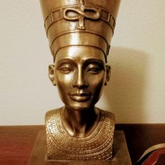 Vintage Veronese Bronzed Resin Egyptian Queen Nefertiti Bust Statue.