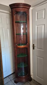 Corner cabinet
