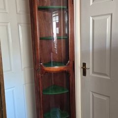 Corner cabinet