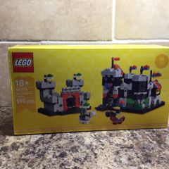 Mini knights castle Lego set no 40775 - brand new and unopened