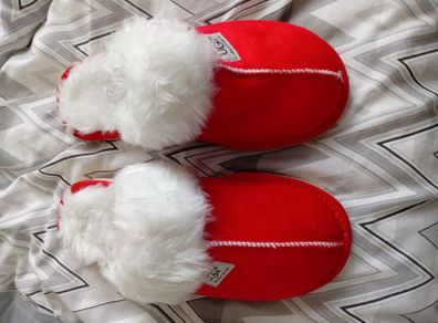 Ladies UGG Slippers Size 6/39
